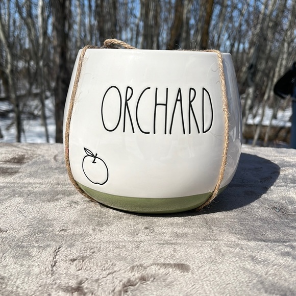 Rae Dunn Planter - Picture 1 of 4